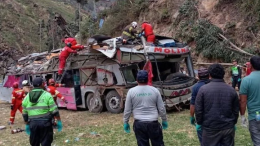 Perù, autobus si schianta in un burrone: 18 le vittime tra cui due bambini