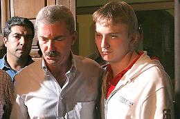 Delitto di Garlasco, l’intercettazione inedita del padre di Stasi: “Il problema è che non c’è un alibi”