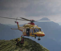 Tragico incidente tra Biella e Valle D'Aosta: escursionista tedesca precipita per 100 metri