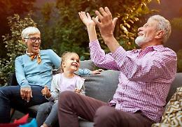 Giornata mondiale dei nonni (e degli anziani) si festeggia oggi, dal 2021 una festa introdotta da Papa Francesco