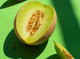 Frutta estiva in picchiata: calano i prezzi all’ingrosso di meloni, angurie e pesche
