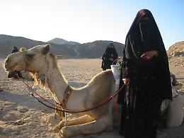 Nel deserto il nero non scotta: ecco perché i beduini vestono così