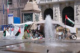 "Piazza Palestina": l'accampamento abusivo nel silenzio delle istituzioni