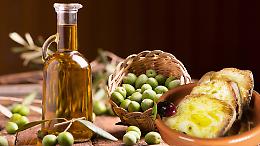 Piemonte, l’oleoturismo cambia volto: definite le regole per la raccolta amatoriale delle olive