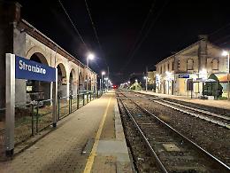 Strambino, l'uomo trovato morto sui binari è stato investito da due treni. E resta senza un nome