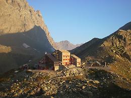 Monviso, 120 anni in alta quota: festa per il rifugio Quintino Sella e il Cai di Saluzzo