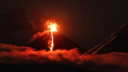 Doppio allarme in Kamchatka: il vulcano Klyuchevskoy erutta