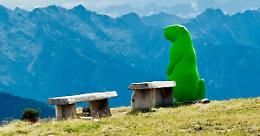 Le marmotte di plastica sulle Alpi scatenano lamentele