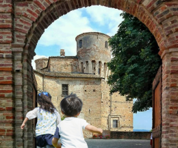 Castello di Roddi, visita-gioco per famiglie tra enigmi e storie da scoprire