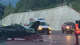 Oulx, auto si schianta contro un muro di contenimento: 4 persone ferite, 2 gravi al Cto