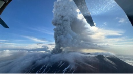 Scossa di magnitudo 6.8 al largo della Russia, si risveglia un altro vulcano in Kamchatka