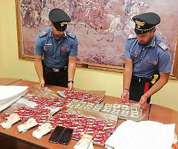 Tortona: fermati con 12 chili e mezzo di hashish e 11 mila euro nascosti in auto