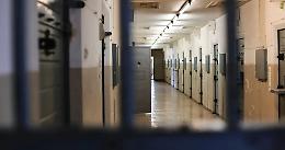 Ai domiciliari per violenze in famiglia, aggredisce anche in ospedale: 25enne finisce in carcere