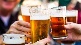 Giornata mondiale della Birra, con un brindisi di mezza estate, vi raccontiamo la storia di questa bevanda (e vi consigliamo ottimi posti dove berla...a Torino)