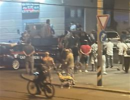 Barriera di Milano, altra notte di tensione: accoltellato in mezzo alla strada