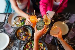 C'è un mese dell'anno in cui agli italiani piace di più mangiare fuori casa