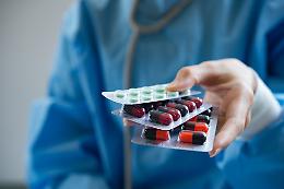 I rischi superano i benefici: stop agli antibiotici per trattare il Covid-19