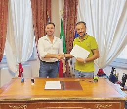 Due comuni, una piscina: Santena e Poirino firmano l'intesa per un impianto sovracomunale