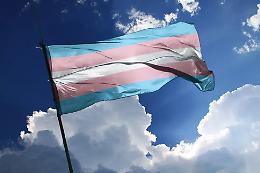 Adolescenti transgender: il nuovo ddl sulla disforia preoccupa le associazioni, ecco cosa cambia
