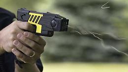 Taser alla Polizia Municipale: proposta per una sperimentazione a Torino