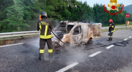 Auto in fiamme sulla Statale 336: traffico paralizzato verso Busto Arsizio