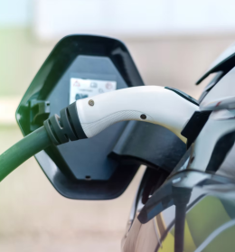 Le colonnine elettriche pubbliche scarseggiano, ma ora ci pensano i cittadini