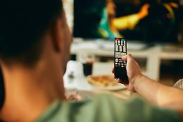 In Italia la tv piace ancora, ma ognuno col proprio abbonamento