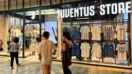 Taglio del nastro per il nuovo Juventus Store nel centro commerciale Le Gru