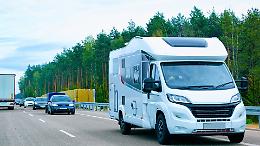 Valsusa, camper si ribalta nella galleria di Giaglione: traffico bloccato sull’A32