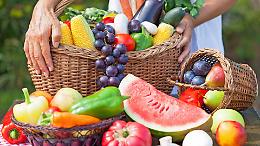 Cosa mangiare ad agosto: frutta e verdura di stagione per affrontare il grande caldo