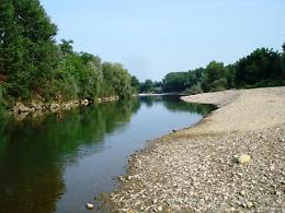 Cercava l'oro nel fiume Elvo, 60enne multato
