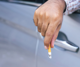Rifiuti dal finestrino, stretta senza precedenti: arrivano multe fino a 18mila euro 