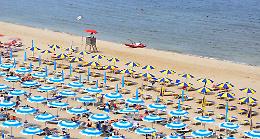 Ecco quanto costa affittare ombrelloni e lettini nelle nostre spiagge