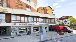 Bancomat in tilt a Sauze d'Oulx con il paese pieno di turisti. Il sindaco furioso con Intesa Sanpaolo