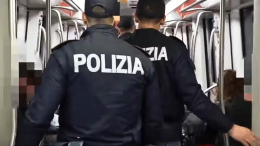 "Dlin Dlon. Polizia a bordo, fate i bravi". Così un avviso eviterà (forse) nuove aggressioni sui mezzi Gtt
