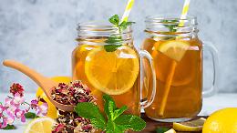 Tisane fredde: il trucco per gustarle d’estate e sfruttarne tutti i benefici
