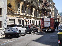Torino, cade dal sesto piano in via Bidone: muore un uomo di 82 anni