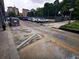 Via la barriera architettonica dal giardino pubblico
