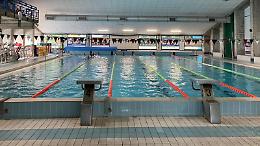 Intra, ladro alle piscine comunali: cibo rubato e frigo danneggiato