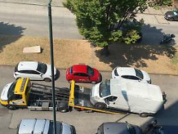 Torino, via Togliatti: sgomberato un alloggio Atc occupato abusivamente, rimossi anche i veicoli lasciati nei cortili