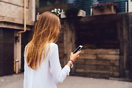 Molesta una donna durante l’affidamento ai servizi sociali: “Ho avuto il numero da una chat di feticisti”