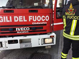 Brandizzo, fiamme nella casa dell’uomo fermato con la mannaia: è intossicato