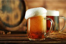 Bere birra dopo lo sport è una moda sopravvalutata: reintegra poco e disidrata di più
