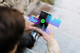 Da oggi, Spotify permette di "fare il DJ" e mixare le playlist