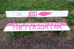 Vandalismo: rubata a Torino la panchina "Just The Person I Am"