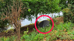 A Torino spunta una tenda pure sulle sponde del Po, davanti ai Murazzi