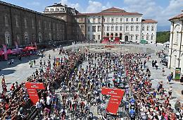 Sulla Piazza Rossa a Mosca l'arrivo del Giro d'Europa in bicicletta