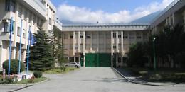 Brutale aggressione a due agenti nel carcere di Aosta: chieste le dimissioni del direttore e del provveditore regionale