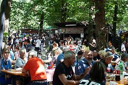 Arnad in festa per il lardo D.O.P.: la 52ª edizione (dal 28 al 31 agosto) tra degustazioni, musica e yoga della risata