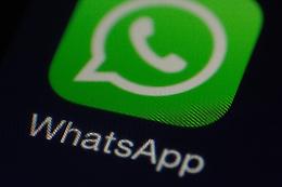 WhatsApp introduce l’AI per riscrivere i messaggi: tra privacy e nuovi toni di conversazione